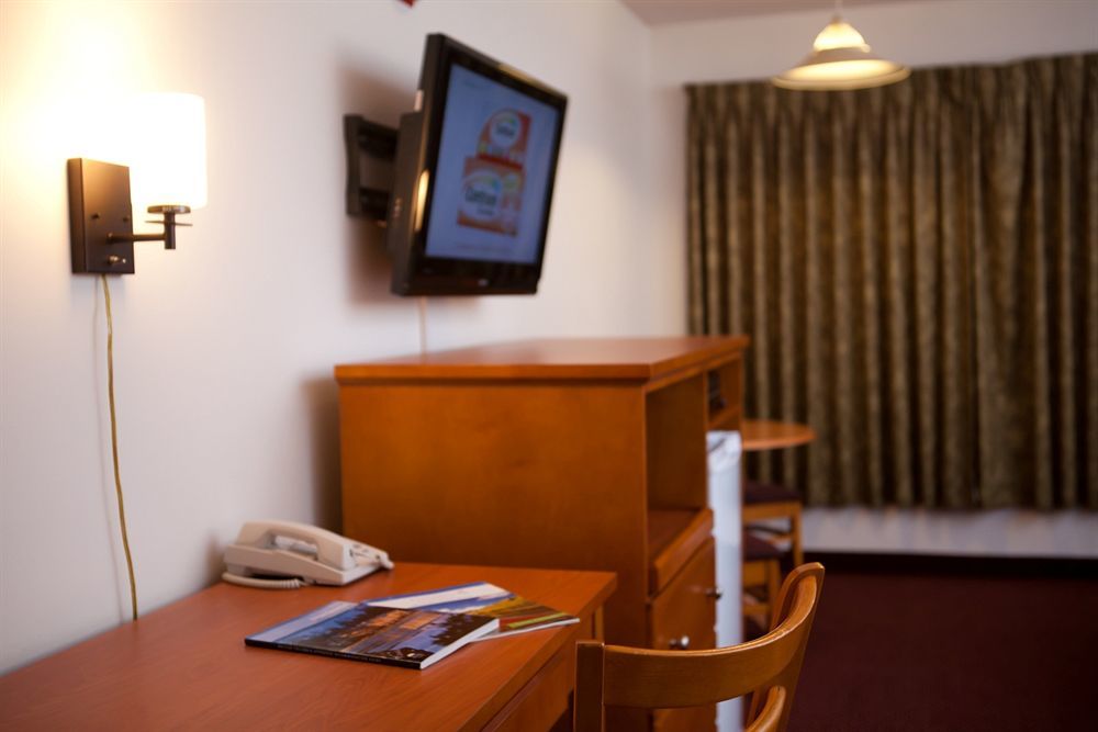 Maverick Motor Inn And Waterslide Kamloops Buitenkant foto