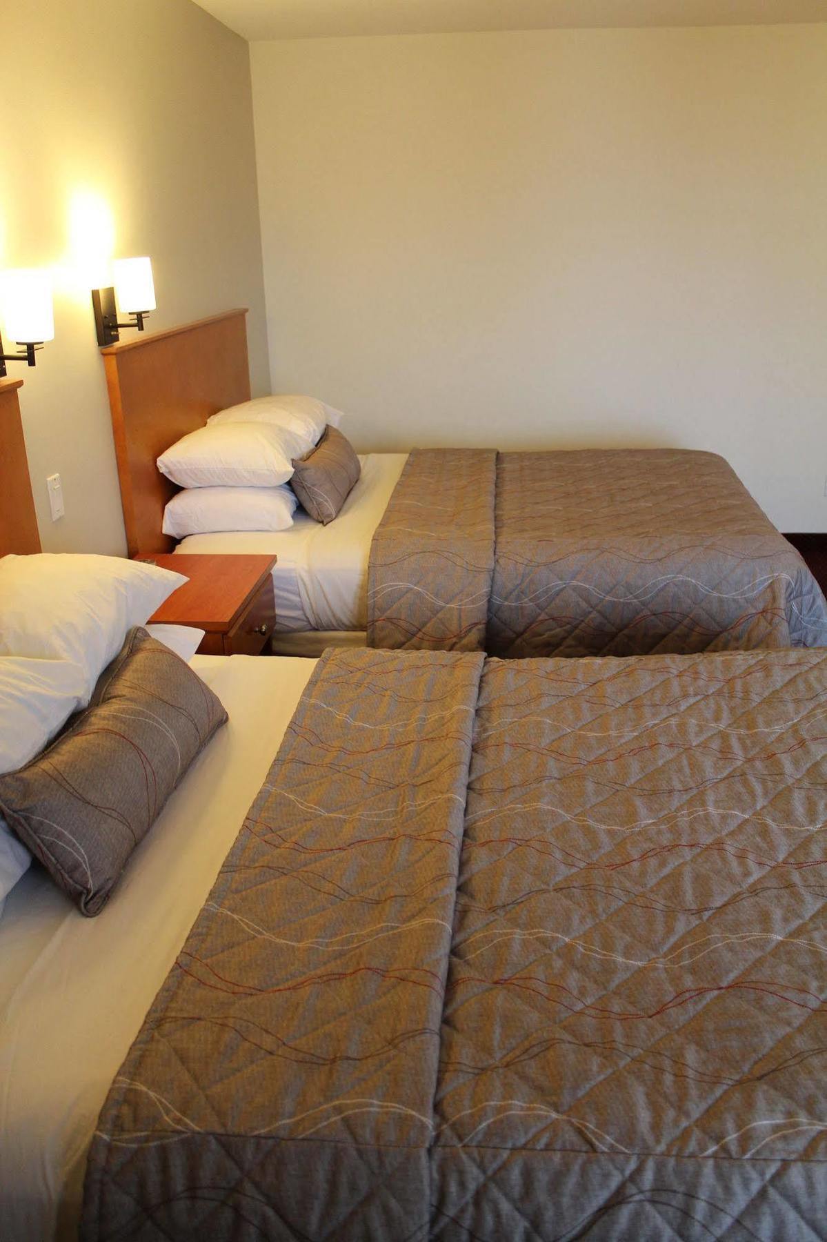 Maverick Motor Inn And Waterslide Kamloops Buitenkant foto